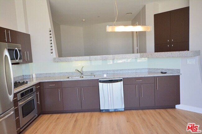 Building Photo - 1100 Wilshire Blvd