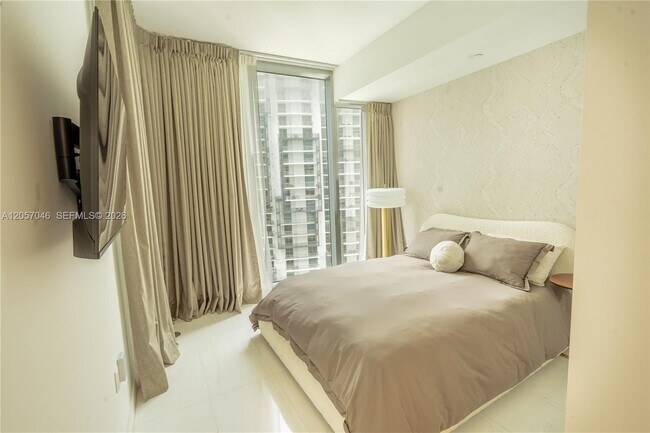 Building Photo - 300 Biscayne Blvd Way