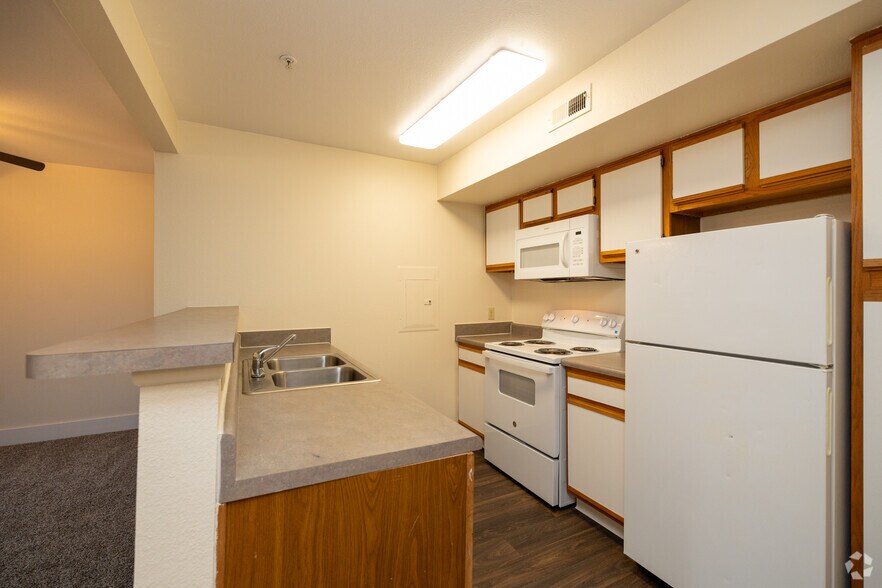 1BR, 1BA - 776SF - Windom - Kitchen - The Heights by Marston Lake