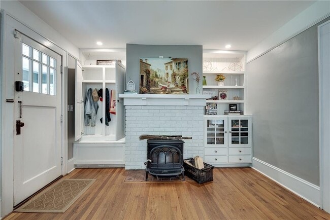 Building Photo - 953 Gilbert St SE