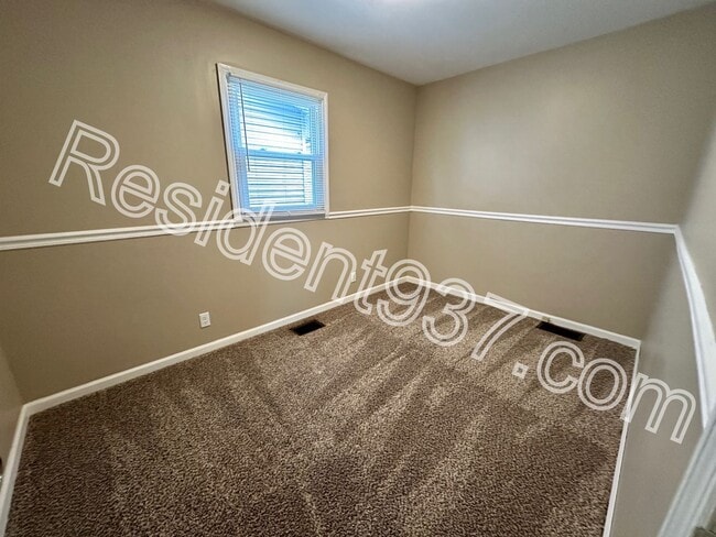 Building Photo - 3 Bed 1 Bath Home