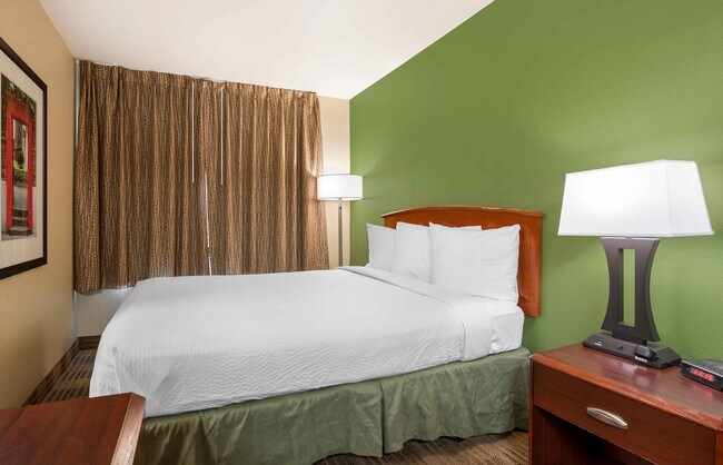 Building Photo - Furnished Studio-Indianapolis - Northwest - I-465