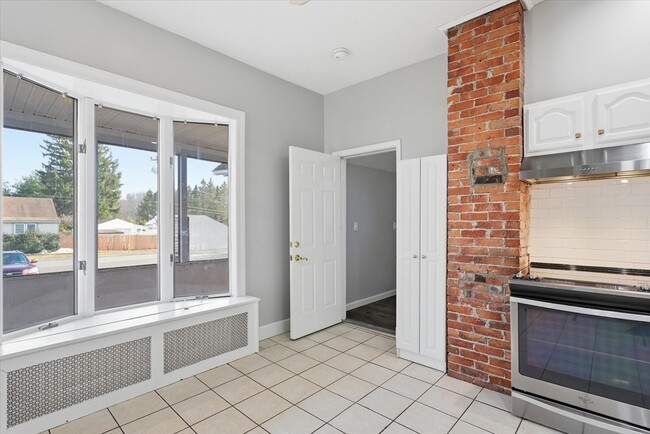 Building Photo - 156 N Broadway