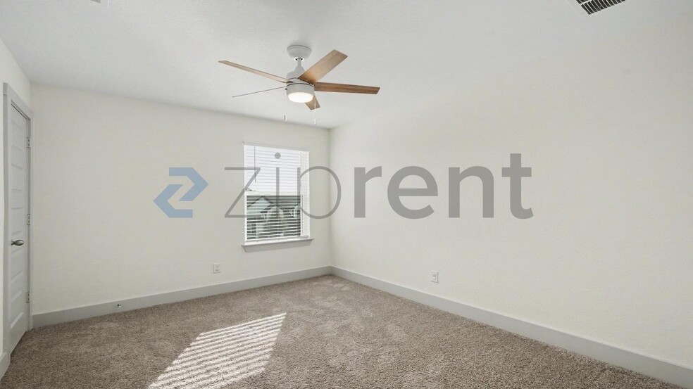 Building Photo - Unit