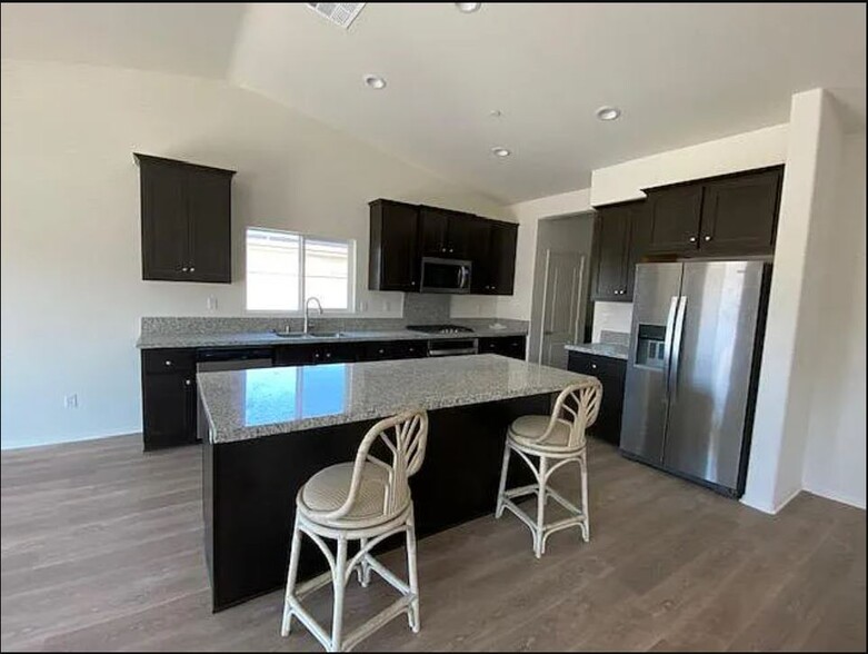 Kitchen - 44159 Le Blanc Ct
