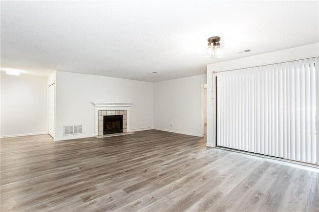 Building Photo - 605 Garden Ct