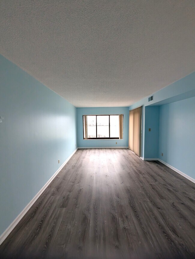 Building Photo - 7505 River Rd