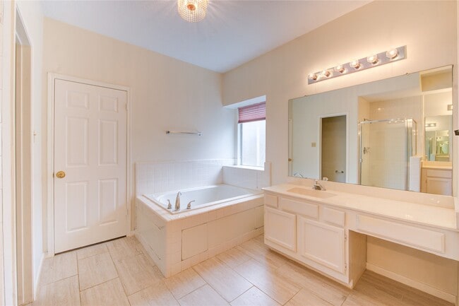 Building Photo - 14823 Atterbury Dr