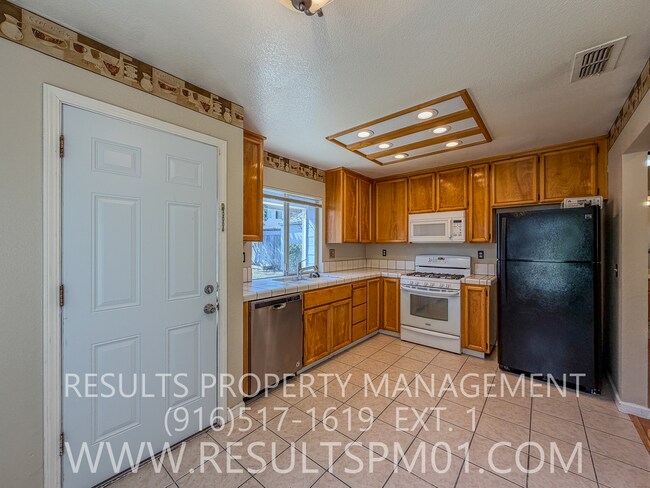 Building Photo - Make this Beautiful 4 Bedroom Your New Home