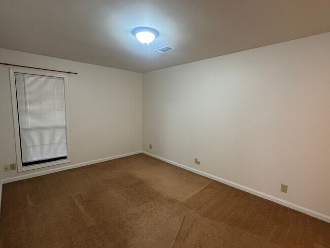 Building Photo - Patio Home with Great Location