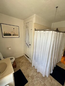 Building Photo - 156 Russell St