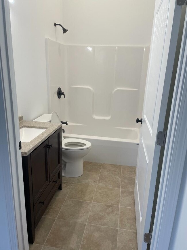 Building Photo - 8 Grove St