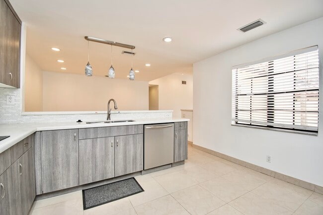 Building Photo - 21662 San Simeon Cir