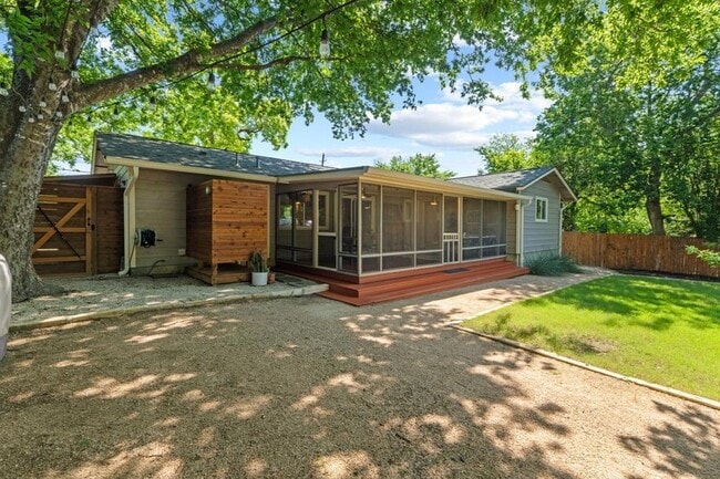 Building Photo - 3207 Carol Ann Dr