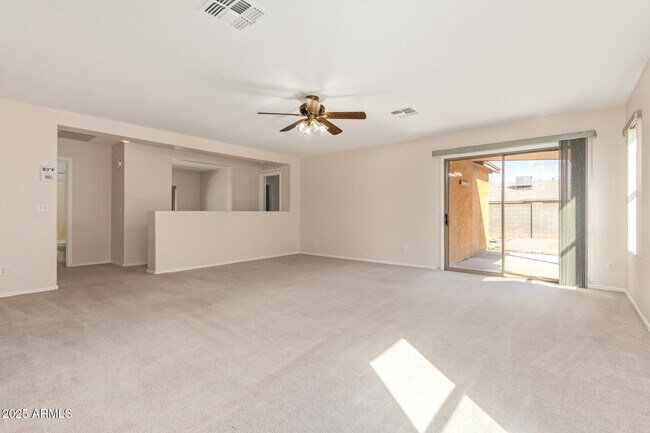 Building Photo - 11602 W Bloomfield Rd