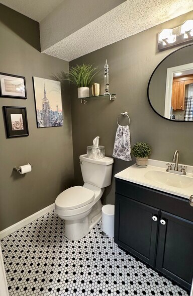 Building Photo - 275 Donohue Rd