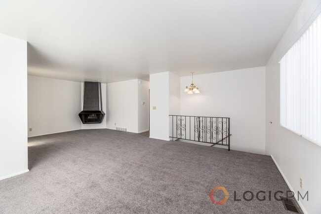 Building Photo - 2010 S 2600 E