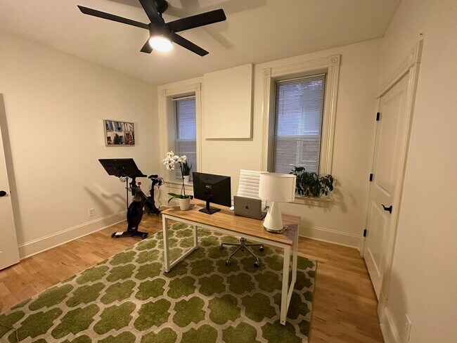Building Photo - CHARMING DUPLEX - Grove District