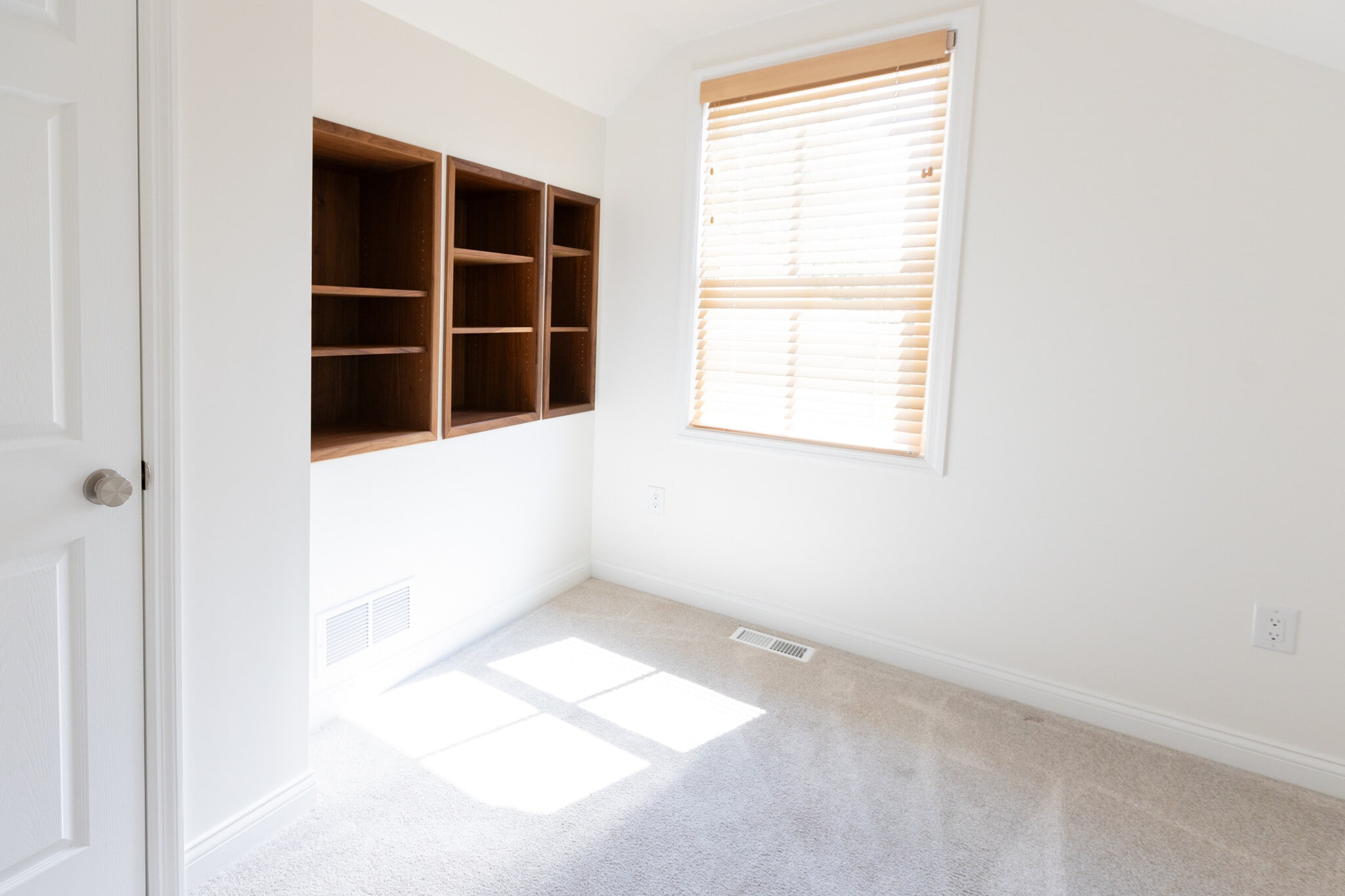 office/bonus room - 953 Dennison Ave