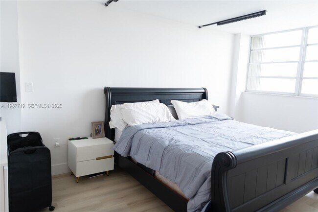 Building Photo - 13155 Ixora Ct