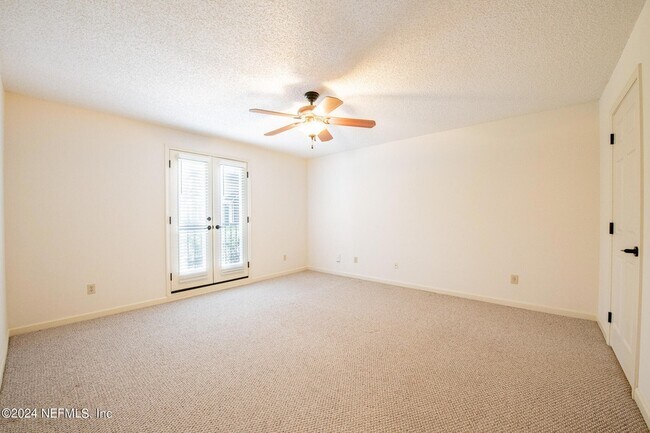Building Photo - 13715 Richmond Park Dr N