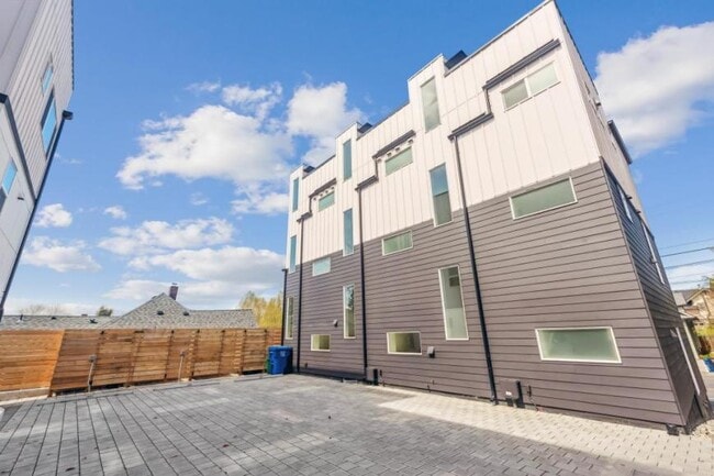 Building Photo - 2 bedroom in Seattle WA 98103