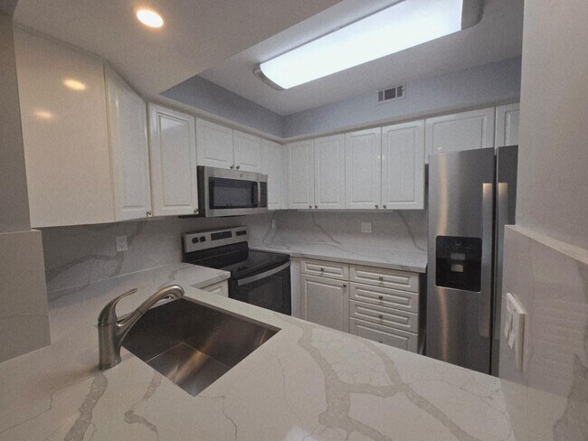 Building Photo - 1301 River Reach Dr