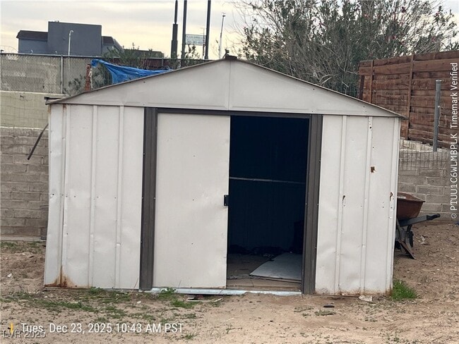 Building Photo - 400 Bonanza Way