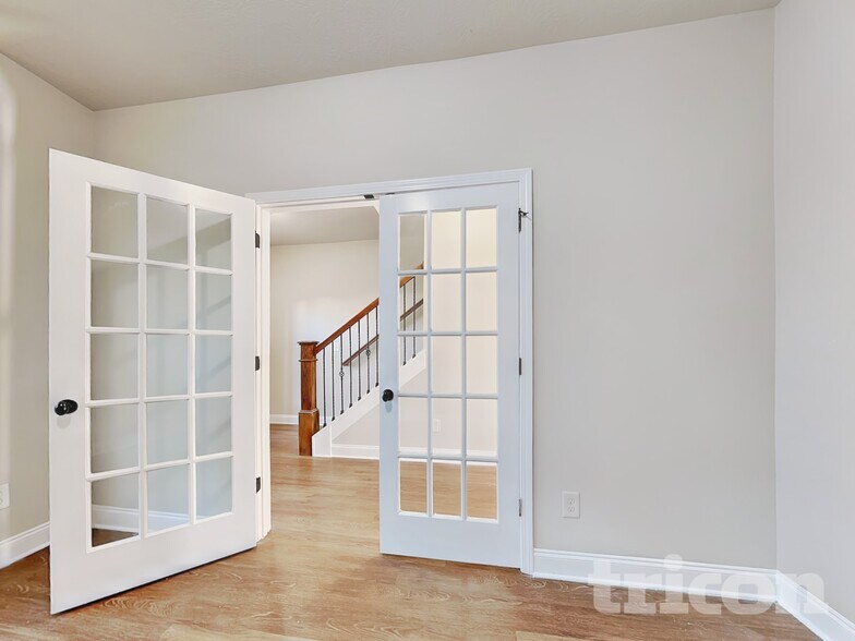 Building Photo - 667 Dandelion Row