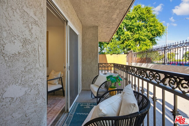 Building Photo - 1125 Pico Blvd