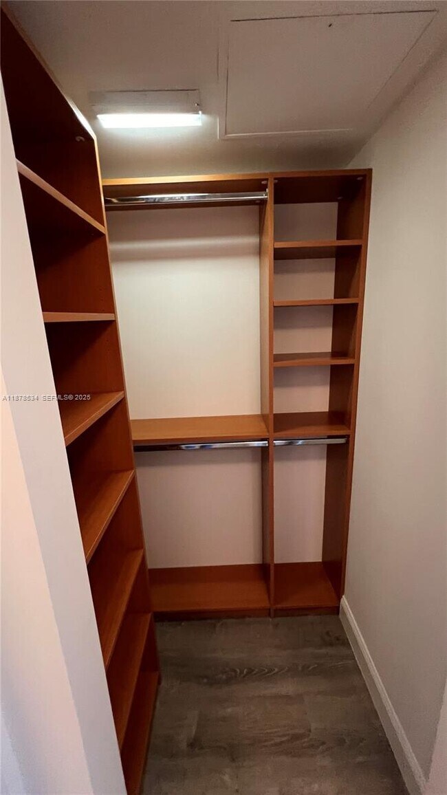 Building Photo - 2641 N Flamingo Rd