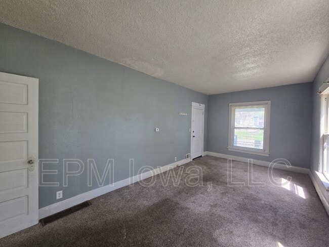 Building Photo - 408 Locust St