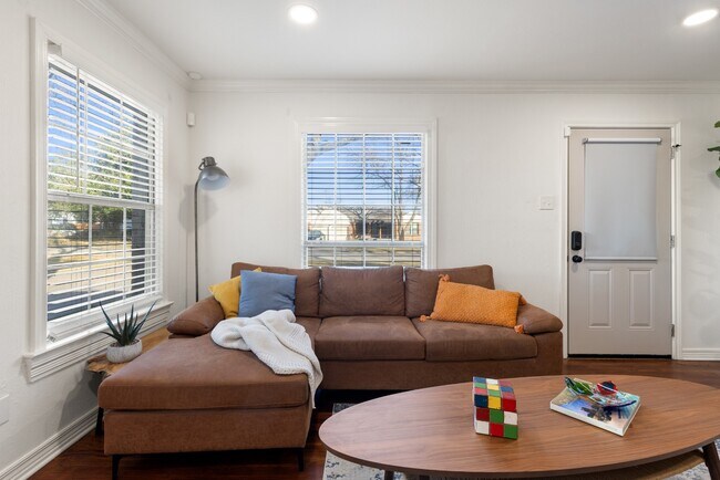 Building Photo - Updated Garland Home