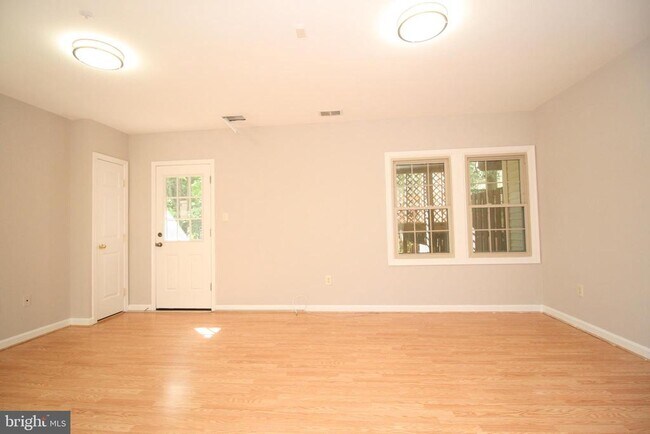 Building Photo - 10137 Treble Ct