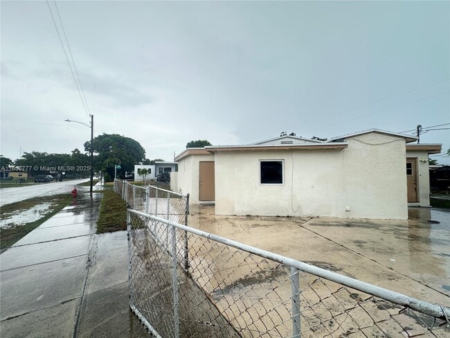 Building Photo - 2348 NW 15th St