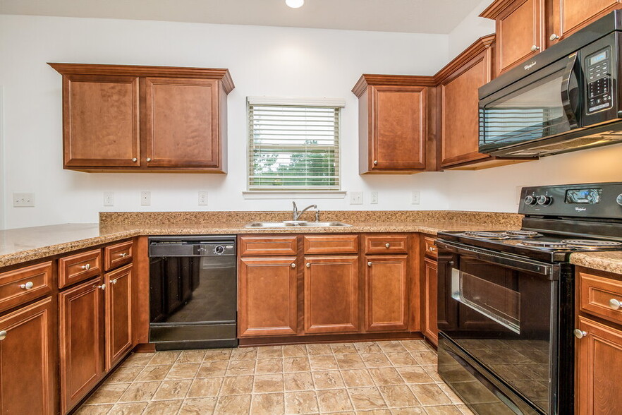 Building Photo - 1096 Shire Dr