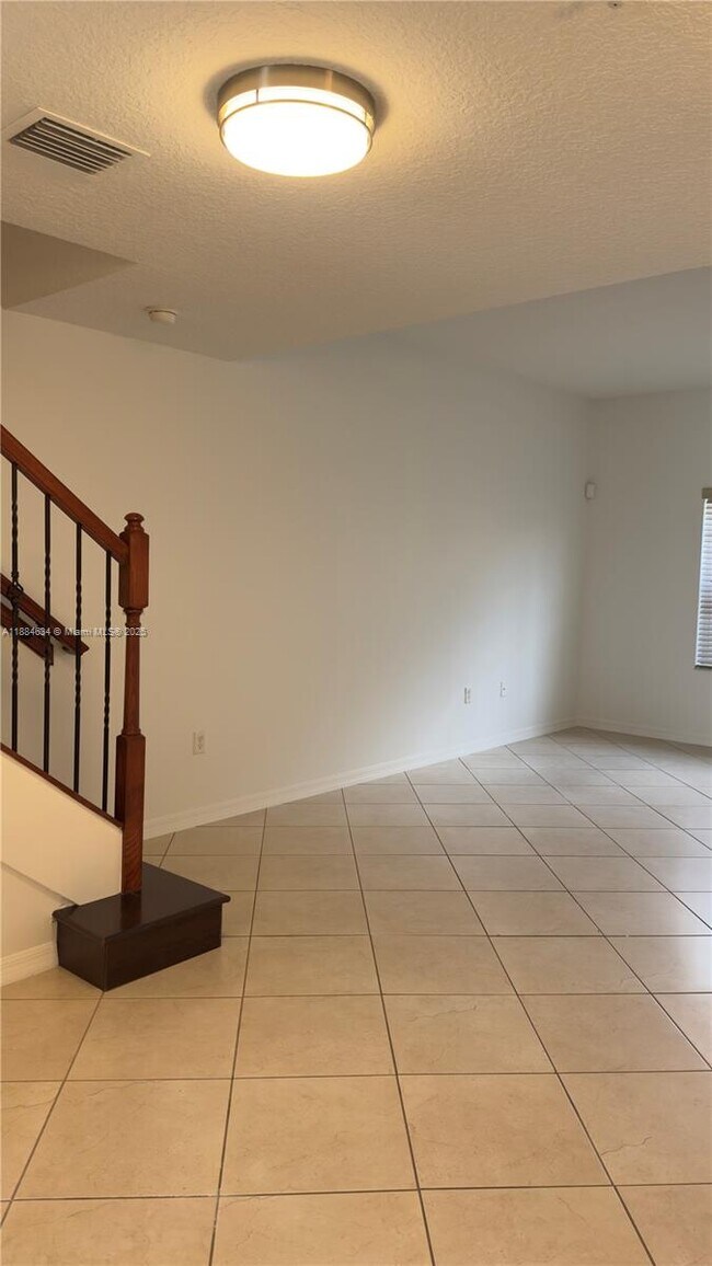 Building Photo - 924 SW 143rd Terrace