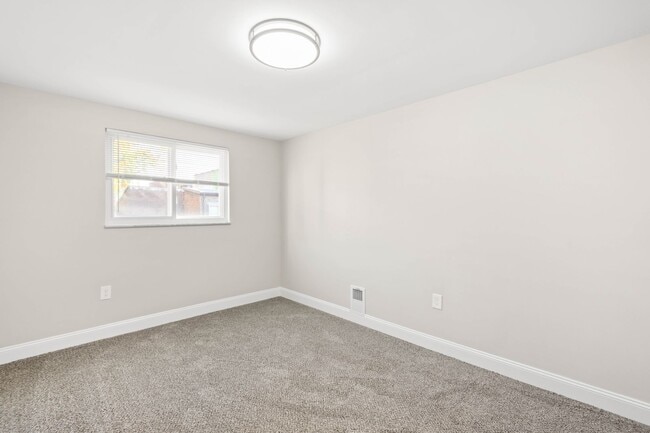 Building Photo - Stunning 2 bedroom home in North Side available Feb 1!