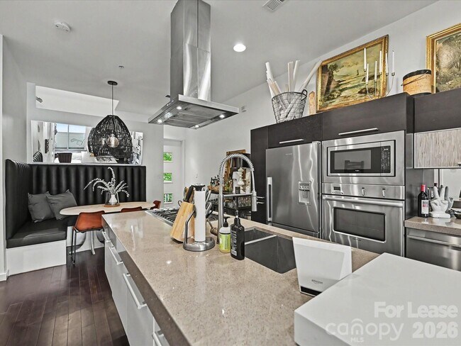 Building Photo - 341 Viburnum Way Ct