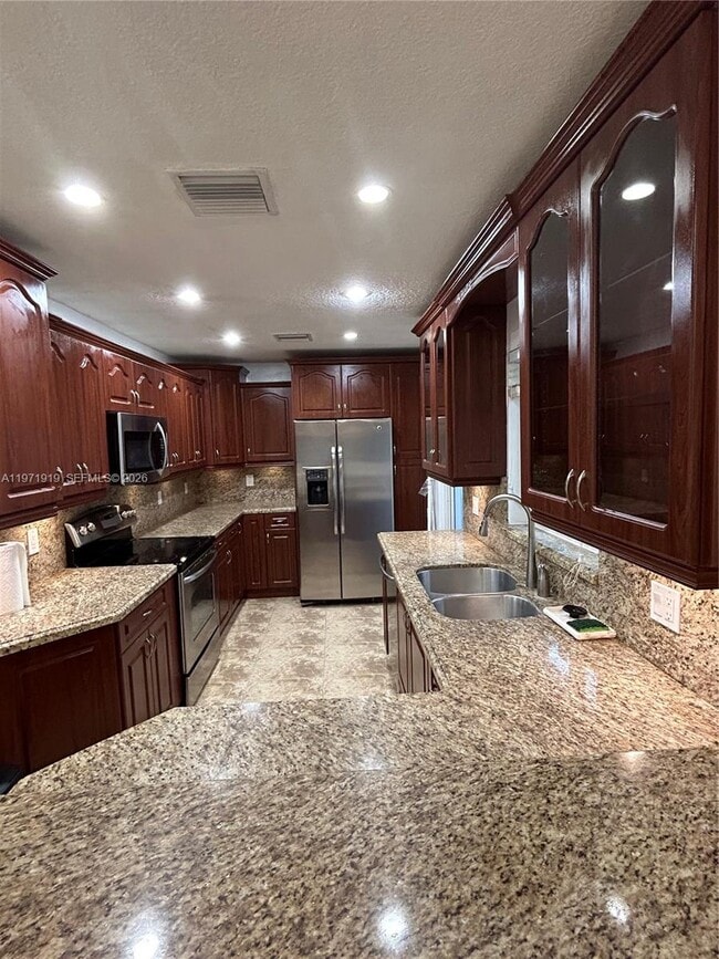 Building Photo - 230 SW 30th Ave