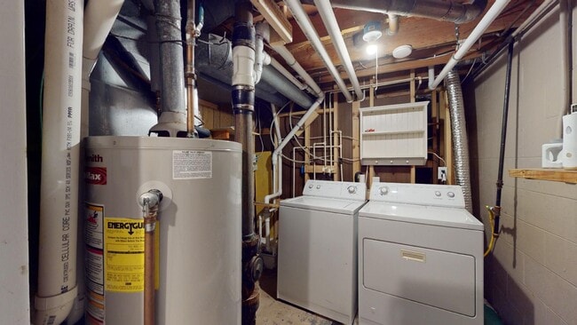 Building Photo - Cute 3 Bedroom Townhouse in SE Ames