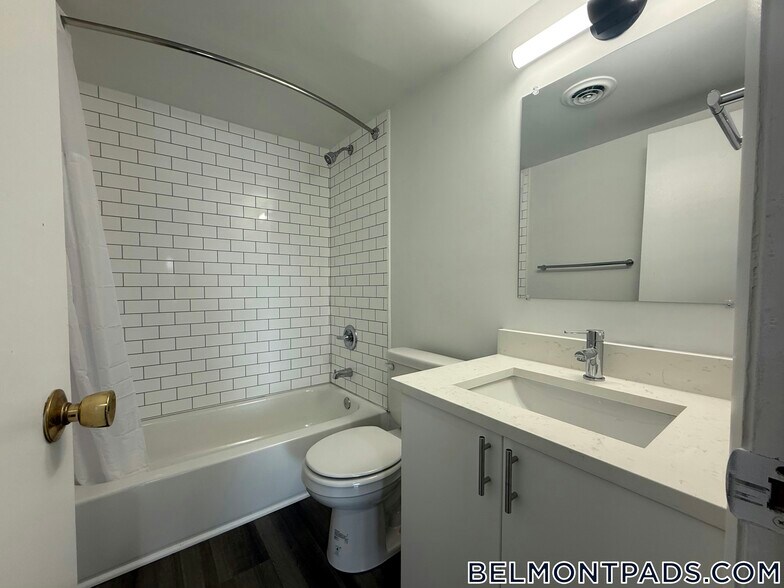 Building Photo - 55 Hill Rd