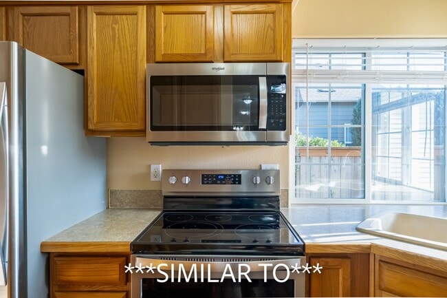 Building Photo - Two Bedroom Duplex in Great Neighborhood, Close to Schools! Pet Friendly!