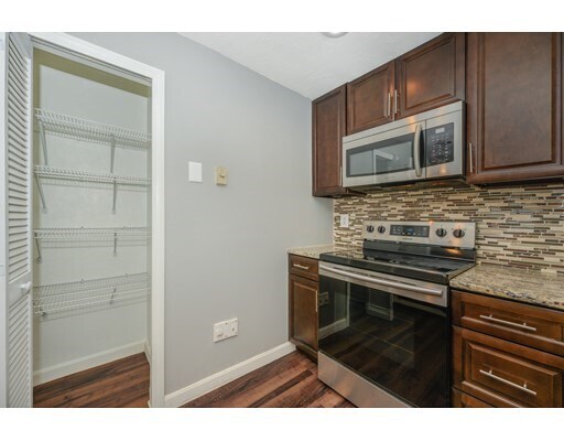 Building Photo - 11 Gibbs St