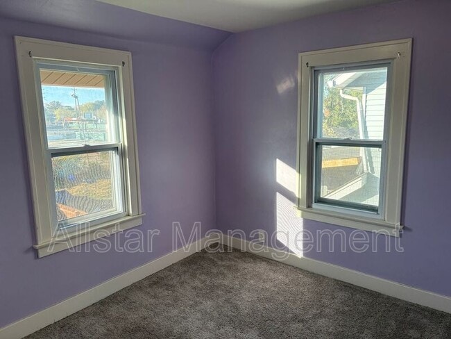 Building Photo - 1135 W 12th St