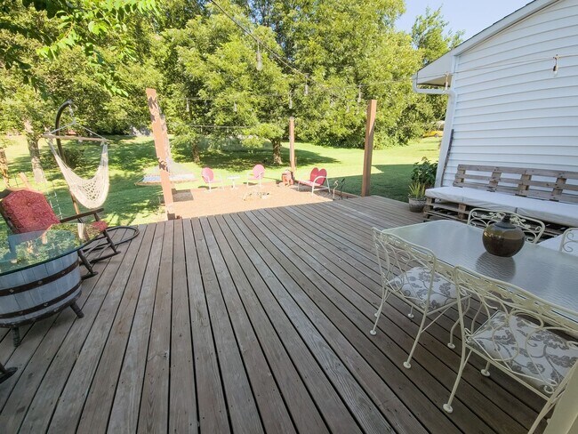 Building Photo - Knoxville 37920 - 3 bedroom 2 bath - call Ryan Fogarty 865-333-4840