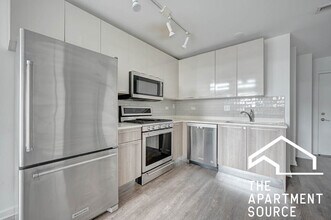 Building Photo - 932 W Dakin St