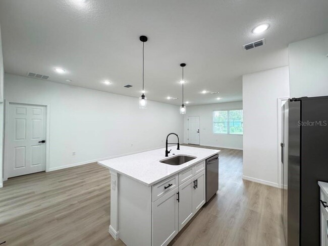 Building Photo - 10020 N Deltona Blvd