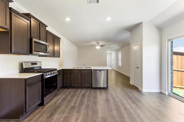 Building Photo - 3901 Oak Crk Cir