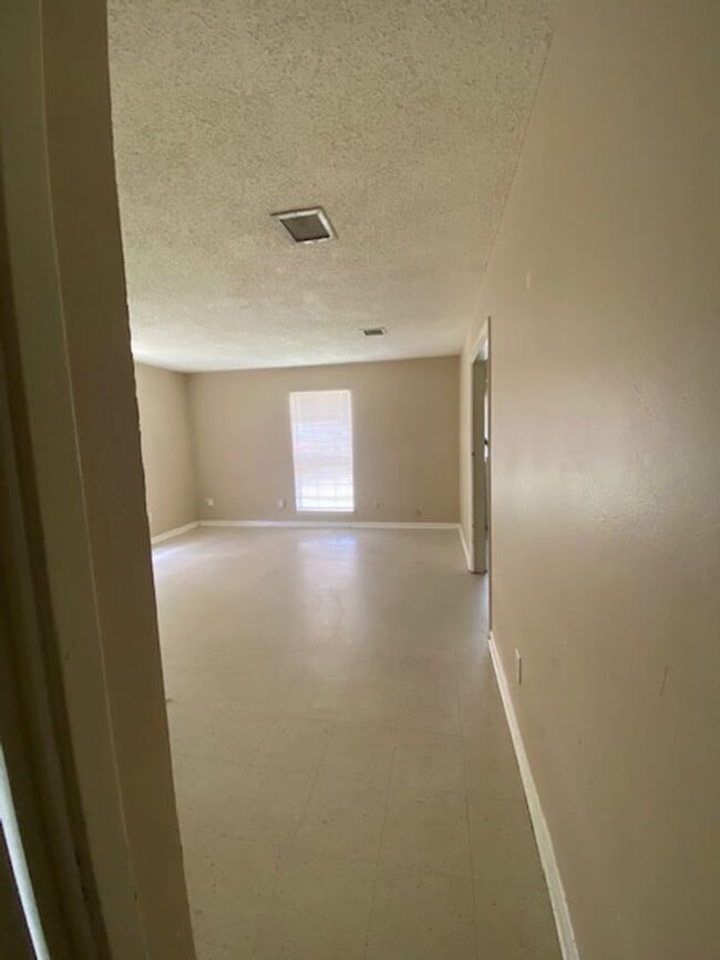 Building Photo - 3 Bed 2 Bath Home for Rent